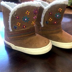 Toddler boots with flowers
